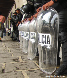 Antiriot Police at the Palacio del Ayuntamiento, La Antigua, Guatemala. Photo by Rudy Girón via Flickr.
