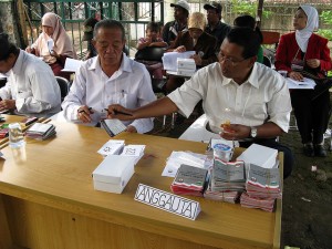 Election Committee in West Java 2008. Photo Ikhlasul Amal via Flickr.